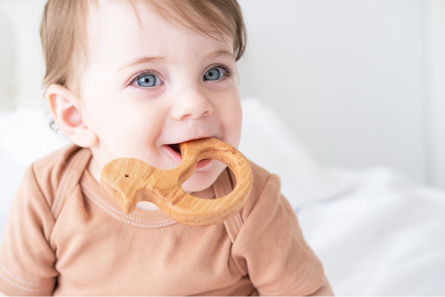 Teething baby chewing on your crib? Here’s everything you need to know. - dadada baby