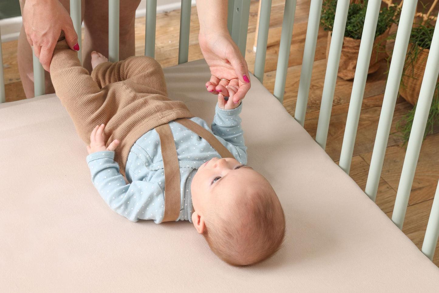 Why, When, and How to Lower Your Crib Mattress - dadada baby