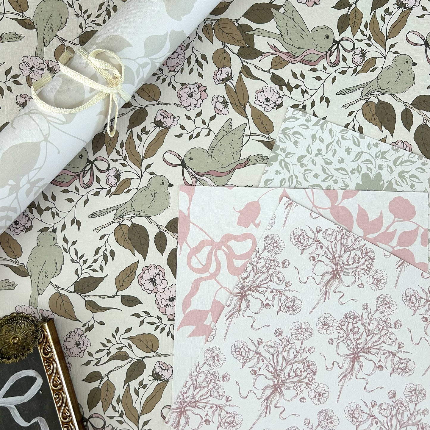 Lilla Wallpaper by Ali Anni - Cream